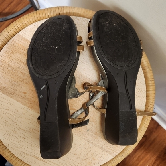 Bandolino Women's Sandals - Picture 9 of 15
